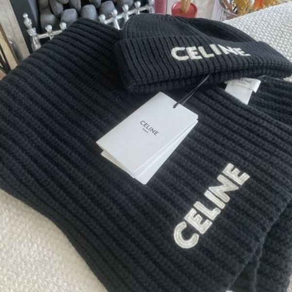 セリーヌオム ロゴアップリケ リブウールスカーフ ブラック