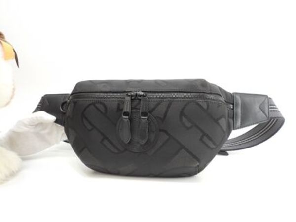 バーバリー ベルトバッグ TB柄 ナイロン黒革 ボディバッグ