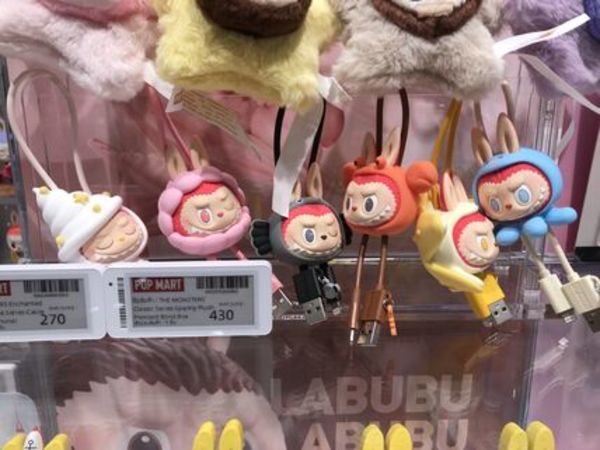 POP MART iPhoneケーブル