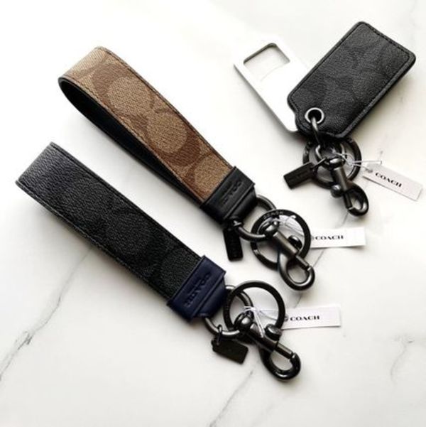 Coach シグネチャー キーリング ボトルオープナー付 ギフトにも