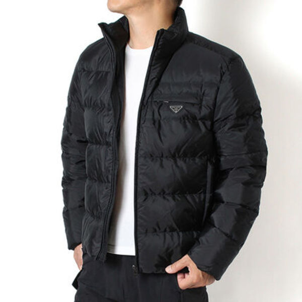プラダ PRADA トライアングルプレート付き ダウンジャケット