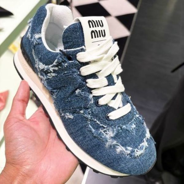 MIU MIU x NEW BALANCE コラボスニーカー