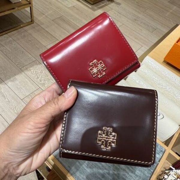 25年●Tory Burch Britten Compact Wallet 163002