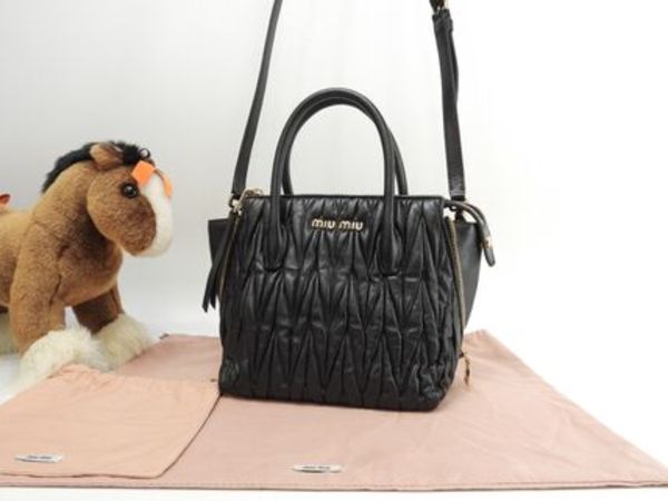 ミュウミュウ s付ミニハンドバッグ マテラッセ レザー黒