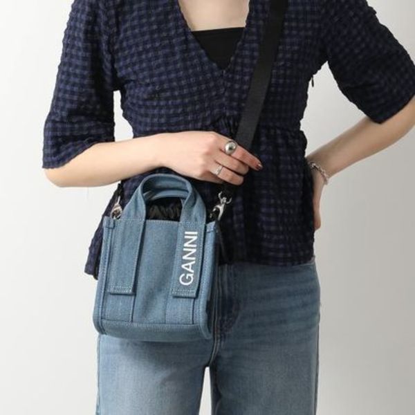 GANNI ショルダーバッグ Recycled Tech Mini Tote Denim