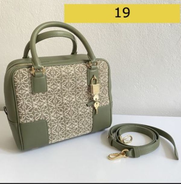 お急ぎください♪ LOEWE AMAZONA 19 スクエア Bag