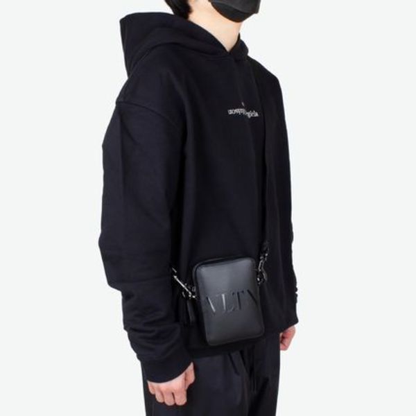 関税送料込み- VALENTINO VLTN クロスボディ バッグ