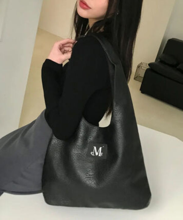 MUCENT クローカーサインレザーショルダーバッグ ユニセックス