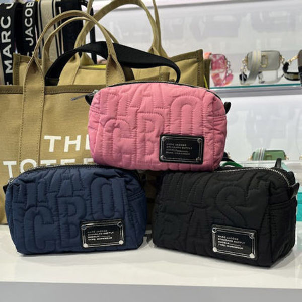 《超人気》アウトレット MARC JACOBS 化粧ポーチ