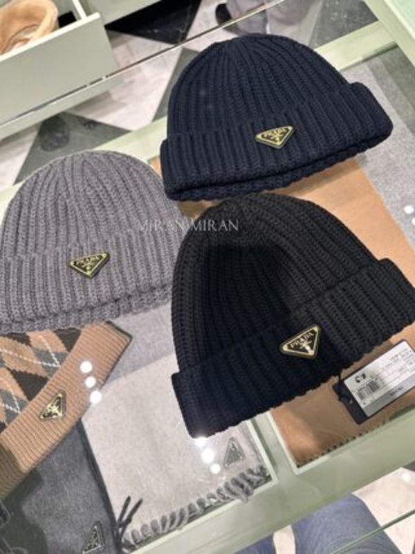 【PRADA】カラバリあり♪ウール ビーニー ロゴ入り1HC390