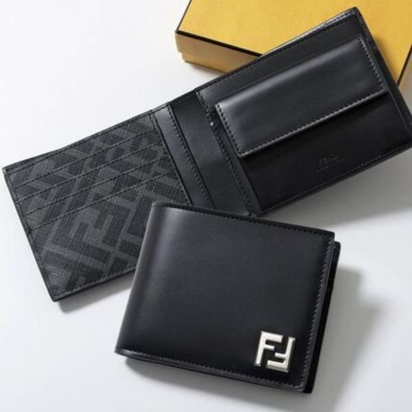 FENDI 二つ折り財布 7M0373 AFF2 レザー メタルロゴ