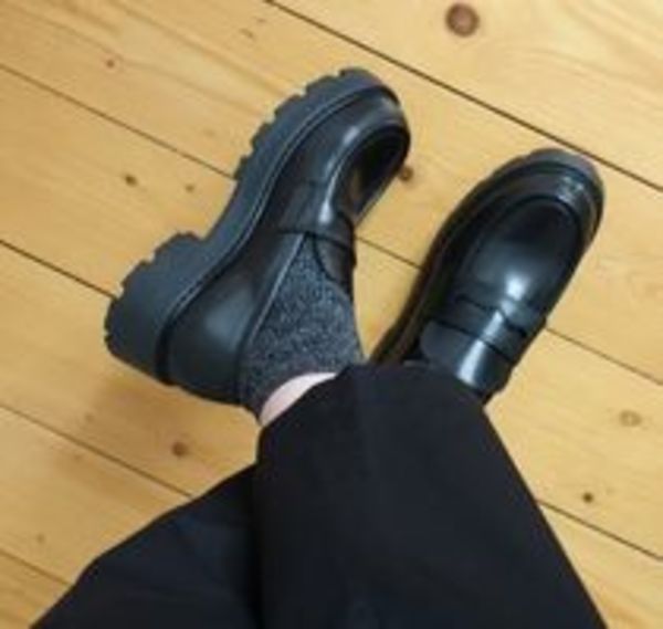 “VAGABOND” COSMO チャンキーソールローファー Black/Mat