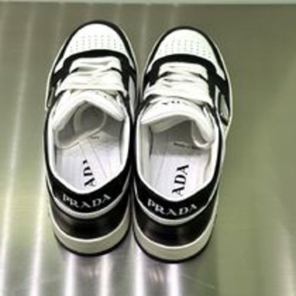 【PRADA】大人可愛い♪lady's ロゴプレート レザースニーカー