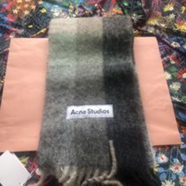 大好評!【ACNE STUDIOS】 モヘアチェックマフラー