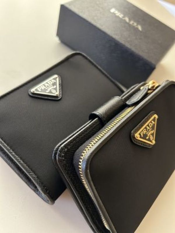 国内即発!【アウトレット】PRADA折り財布*サフィアーノ*1ML018