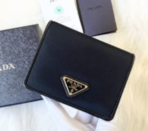 【PRADA】VIPセール♪ ナイロンxサファイアーノ 二つ折り財布♪