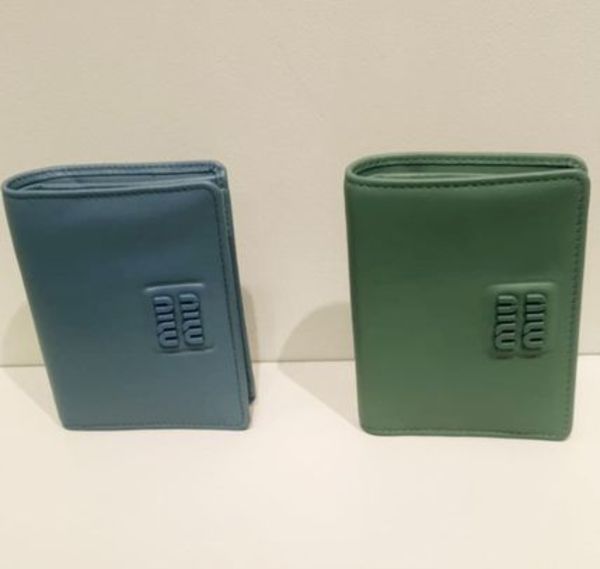 MIUMIU2つ折りミニ財布♪ロゴ♪グリーン ソフトレザー