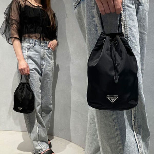 PRADA ナイロン 巾着ポーチ 三角ロゴ 1NA369
