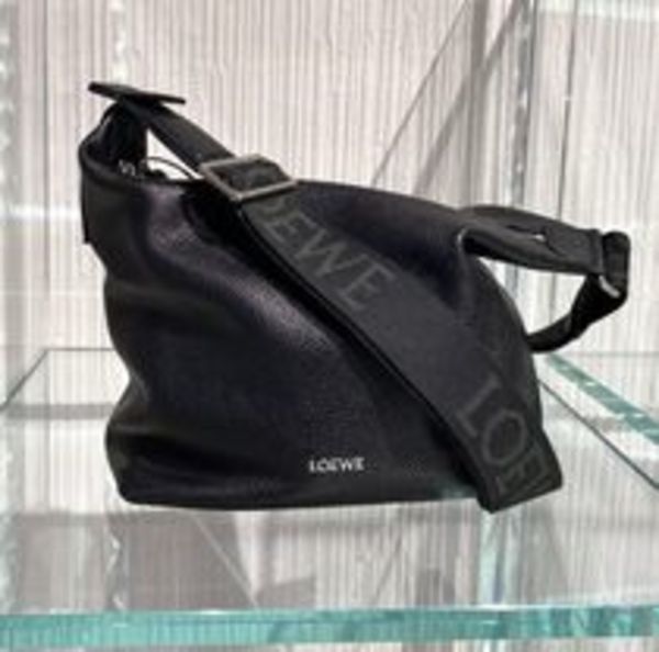 25新作 ロエベ キュービィ クロスボディバッグ スモール カーフ