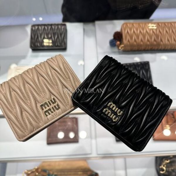 【miumiu】カラバリあり♪マテラッセレザー 折り財布 5MV204