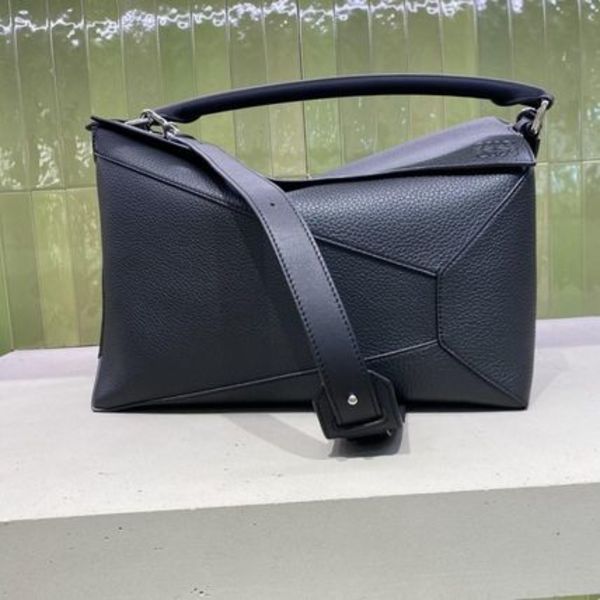 LOEWE パズルバッグ ラージ(グレインカーフ)B510P00X051100