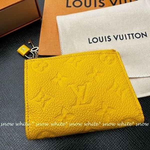 明日着 限定 チャーム♪ LV モノグラム レザー製 リサ 折財布