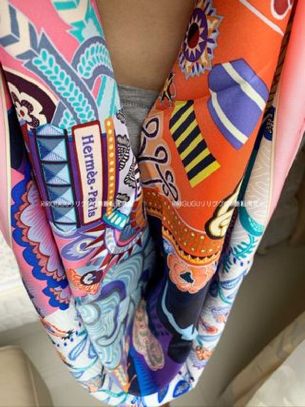 (エルメス)カレ90スカーフ《デュオ・コスミック》 大判