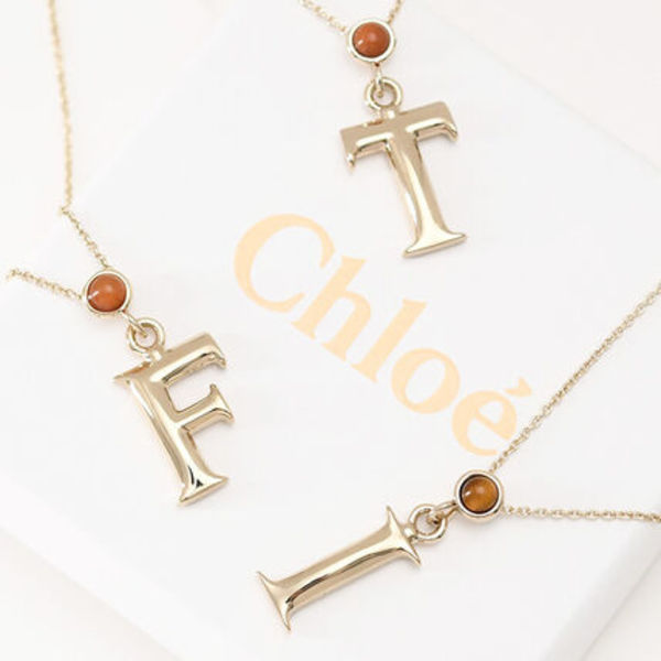 【国内即発】CHLOE アルファベット ペンダントネックレス