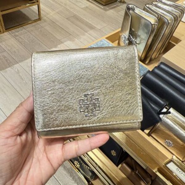 25年●Tory Burch Britten Compact Wallet 171542 Spark Gold