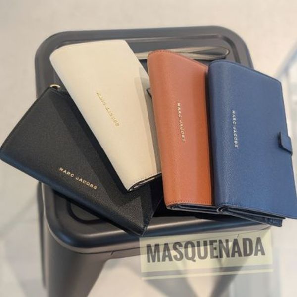 セール☆ MARC JACOBSBRB PHONE WRISTLET  スマホ長財布