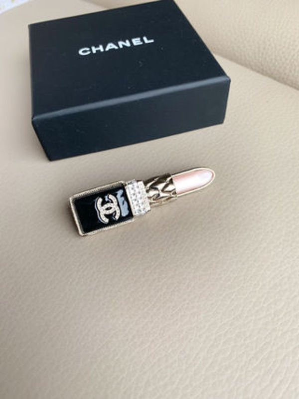 (シャネル)AB7677☆リップ型  ブローチ☆