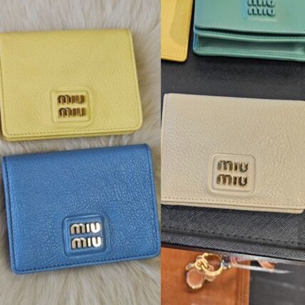MIUMIU2つ折りミニ財布♪ロゴ♪イエロー/ブルー マドラスレザー