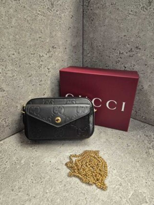 グッチ GG スーパーミニ レザー チェーンバッグ 781554 1000