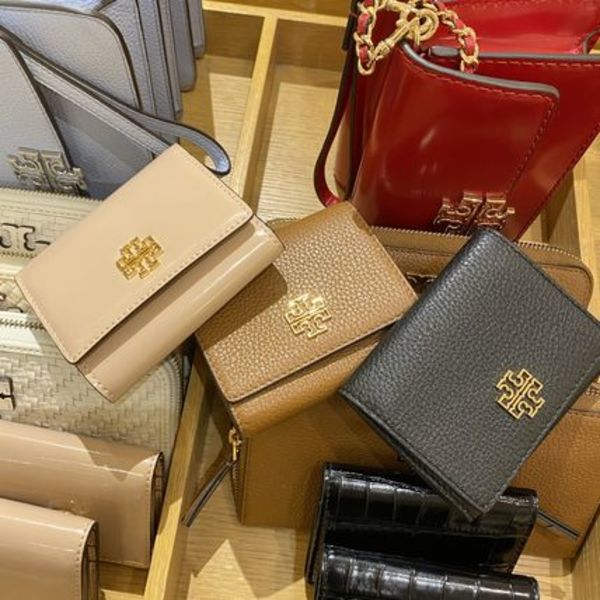 新作 Tory Burch BRITTEN COMPACT WALLET 159431 折り財布