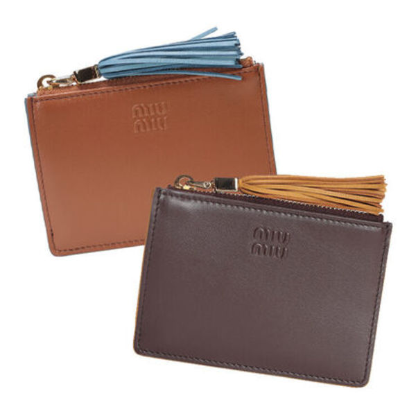 MIU MIU レザー カードホルダー エンボスロゴ