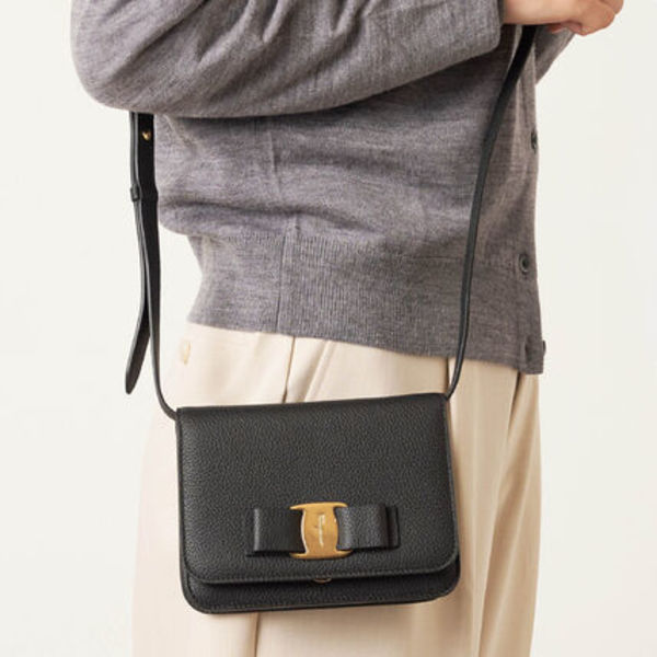 【国内即発】フェラガモ ショルダーバッグ 218374 772252