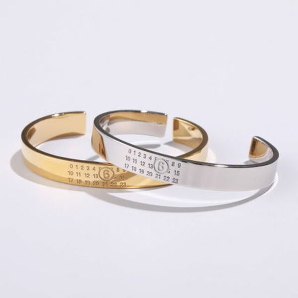 MM6 バングル SM6UY0061 P6469 カレンダーロゴ