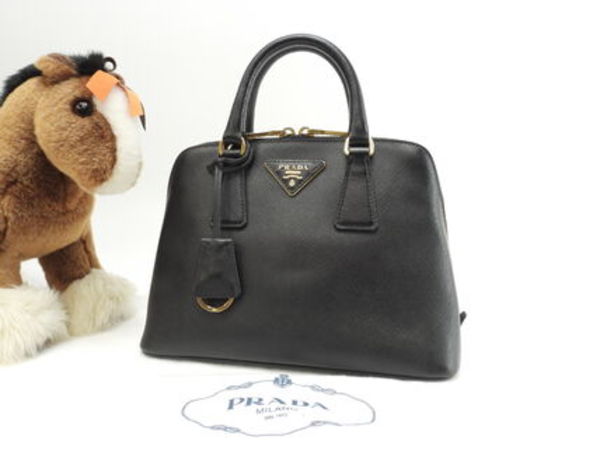 プラダ ミニハンドバッグ 三角ロゴ サフィアーノレザー黒 アルマ