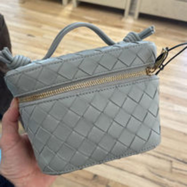 BOTTEGA VENETA AGATE GREY イントレチャート バニティーケース