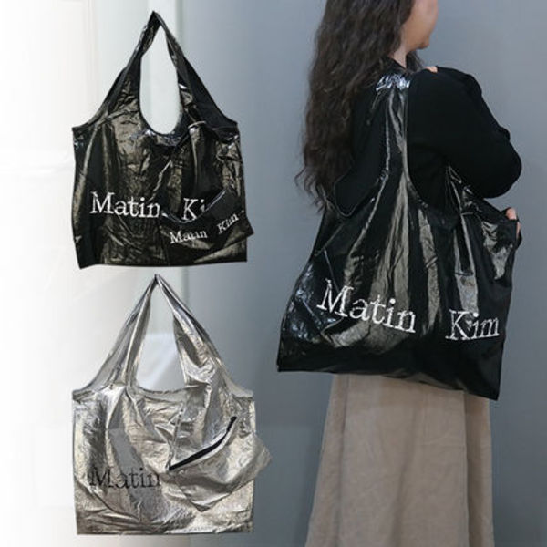 【MATIN KIM】MATIN CRACKED LOGO GLOSSY ECOBAG★送料・関税込