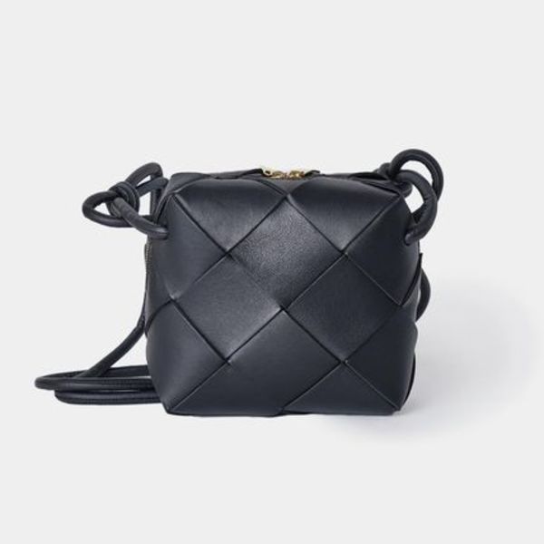 送料関税込★BOTTEGA VENETA★カセット カメラバッグ★ブラック