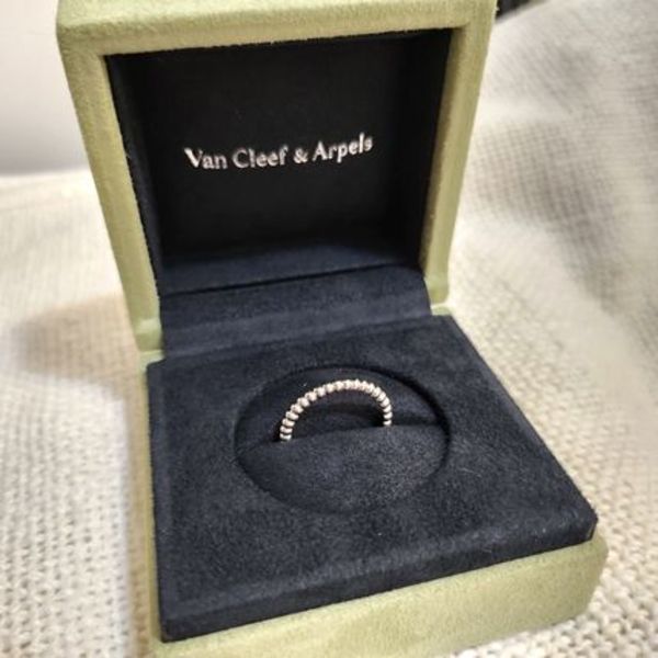 入手困難【Van Cleef & Arpels】ペルレ white gold リング SMALL