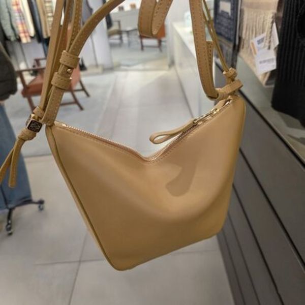 アウトレット直営店【LOEWE】HAMMOCK HOBO MINI BAG A538G13X01