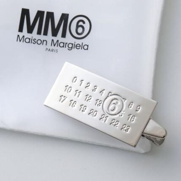 MM6 ヘアクリップ SM6TW0014 P8860 ナンバリングロゴ