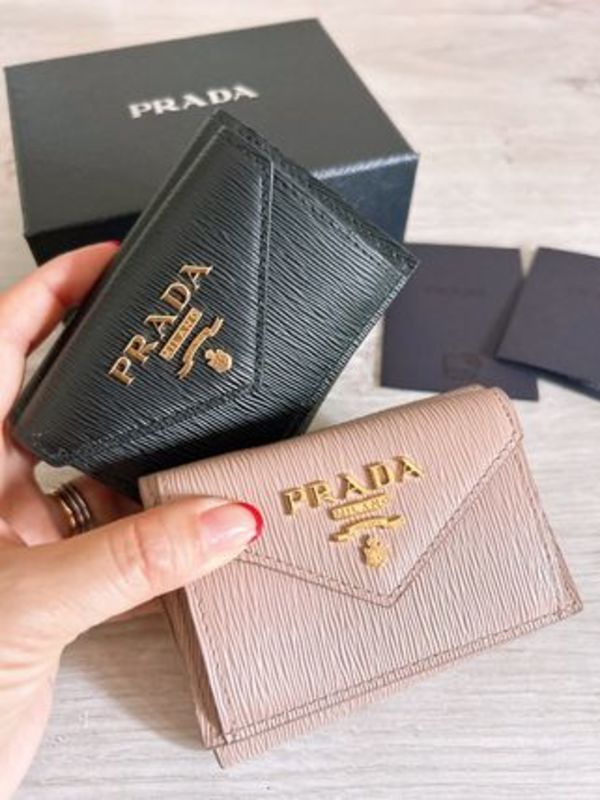 【国内発送】PRADA 大人気ミニ財布 *1MH021* 三つ折り財布