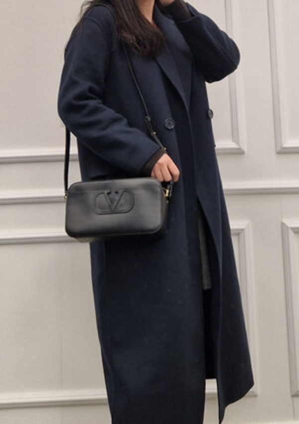 ヴァレンティノ Vロゴ カメラバッグ ブラック 1W5B0M68NQT