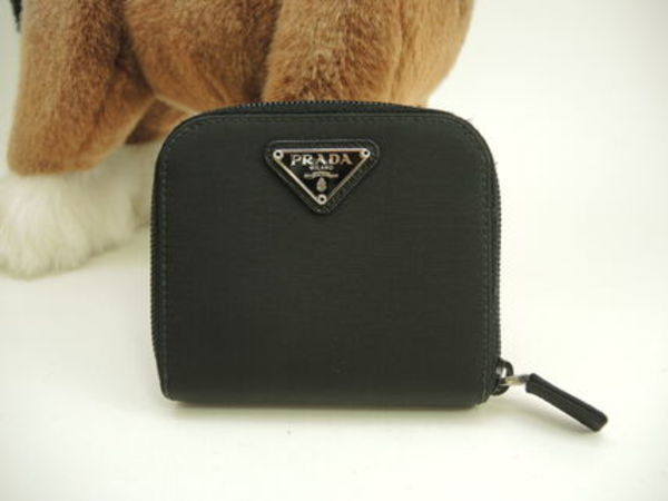 プラダ コンパクトウォレット トリアングル テスート黒 2折財布