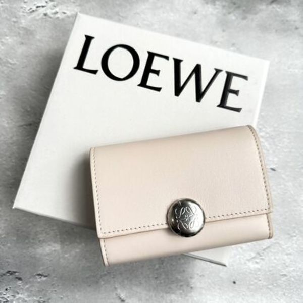 LOEWE ペブル バーティカル ウォレット 三つ折り財布