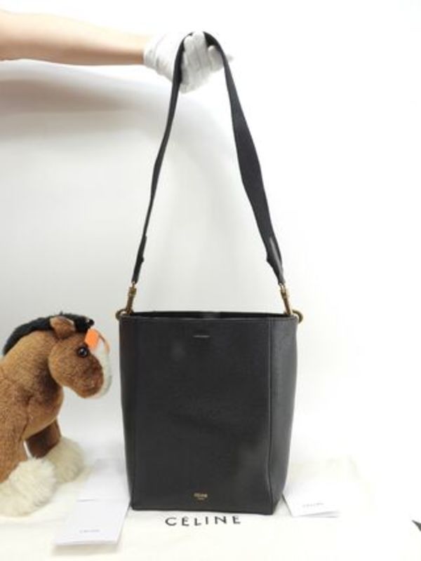 セリーヌ サングルバケット スモール レザー黒 セミショルダー