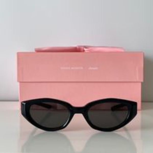 【Gentle Monster x Jennie】 Fishtail 01 BLACK★JENTLE SALON